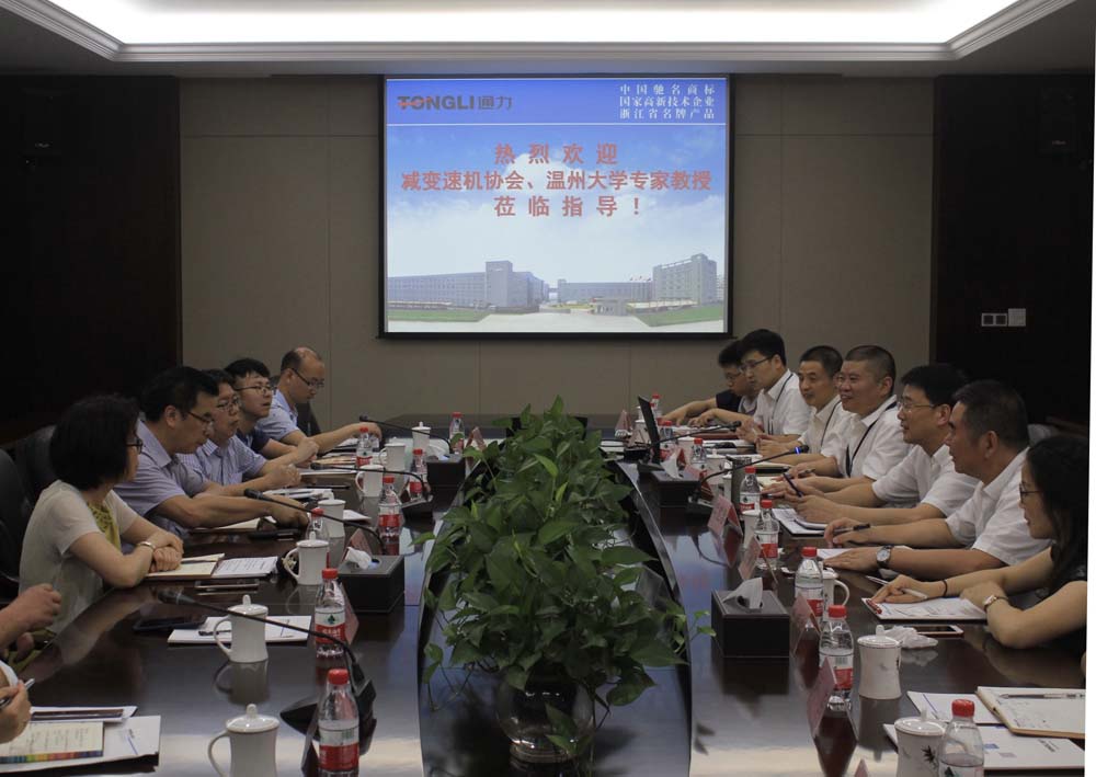 温州大学与爱游戏体育公司举行“校企合作”签约仪式