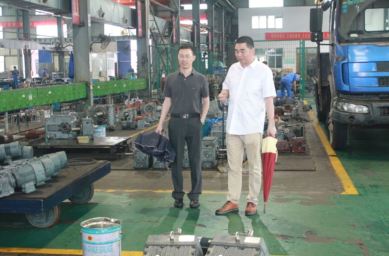 温州市委政研室调研组一行莅临爱游戏体育调研