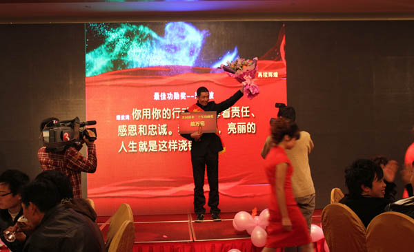 爱游戏体育60万元重奖忠诚员工