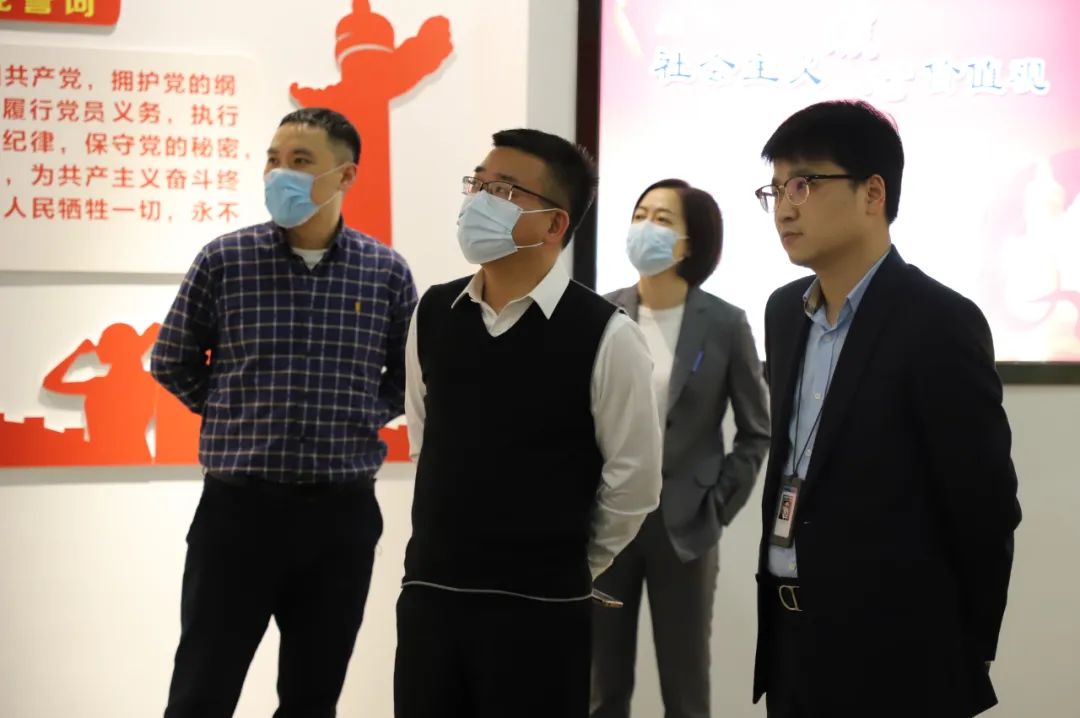 瑞安市人大常委会周晓华副主任一行莅临爱游戏体育科技调研