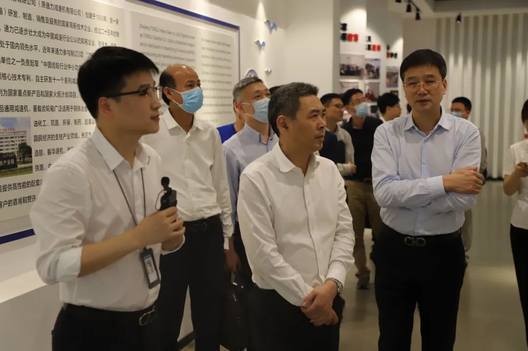 瑞安市人大常委会主任应希克一行莅临爱游戏体育科技调研